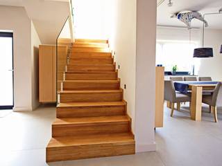 Faltwerktreppe Reutlingen, lifestyle-treppen.de lifestyle-treppen.de Modern Corridor, Hallway and Staircase Wood Wood effect