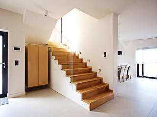 Faltwerktreppe Reutlingen, lifestyle-treppen.de lifestyle-treppen.de Modern Corridor, Hallway and Staircase Wood Wood effect