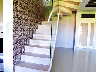 Faltwerktreppe Salzgitter, lifestyle-treppen.de lifestyle-treppen.de Koridor & Tangga Modern Kayu Wood effect