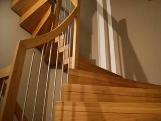 Faltwerktreppe Nordhorn, lifestyle-treppen.de lifestyle-treppen.de Koridor & Tangga Modern Kayu Wood effect