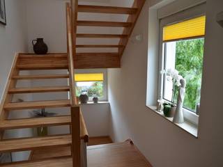 Wangentreppe Homburg, lifestyle-treppen.de lifestyle-treppen.de クラシカルスタイルの 玄関&廊下&階段 木 木目調