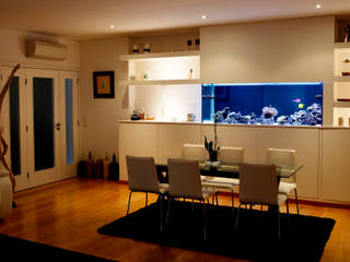 ADn saltwater aquarium in a dining room , ADn Aquarium Design ADn Aquarium Design غرفة السفرة