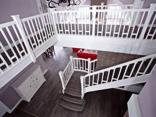 Wangentreppe Grevenbroich, lifestyle-treppen.de lifestyle-treppen.de راهرو سبک کلاسیک، راهرو و پله خشب Wood effect