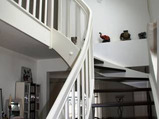 Wangentreppe Jena, lifestyle-treppen.de lifestyle-treppen.de Classic style corridor, hallway and stairs Wood Wood effect