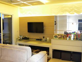 Sala de Estar, IN Arquitetura e Interiores IN Arquitetura e Interiores Modern Living Room MDF TV stands & cabinets