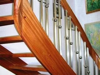 Wangentreppe Dahn, lifestyle-treppen.de lifestyle-treppen.de Classic style corridor, hallway and stairs Wood Wood effect