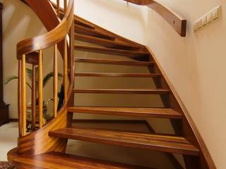 Wangentreppe Sankt Wendel, lifestyle-treppen.de lifestyle-treppen.de Classic style corridor, hallway and stairs Wood Wood effect