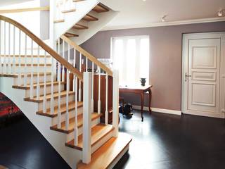 Wangentreppe Weil, lifestyle-treppen.de lifestyle-treppen.de Classic style corridor, hallway and stairs Wood Wood effect