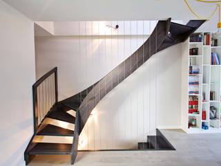Wangentreppe Iserlohn, lifestyle-treppen.de lifestyle-treppen.de Modern corridor, hallway & stairs Wood Wood effect