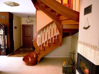 Wangentreppe Ibbenbühren, lifestyle-treppen.de lifestyle-treppen.de Classic style corridor, hallway and stairs Wood Wood effect