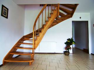 Wangentreppe Bremerhaven, lifestyle-treppen.de lifestyle-treppen.de ทางเดินสไตล์คลาสสิกห้องโถงและบันได ไม้ Wood effect