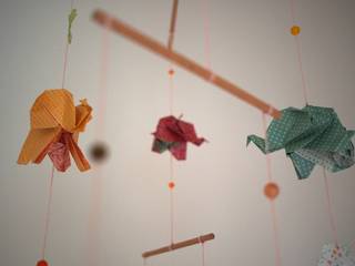 Mobile origami éléphants, MiZenpli MiZenpli Quartos de criança minimalistas