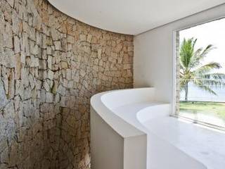 Casa Cassemunha (Ilha Bela), Enrico Benedetti Arquitetos Enrico Benedetti Arquitetos Будинки