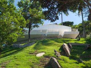 Casa Cassemunha (Ilha Bela), Enrico Benedetti Arquitetos Enrico Benedetti Arquitetos منازل