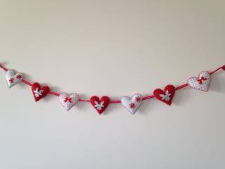 Décoration Guirlande en forme de coeur rouge et blanc pour décorer votre intérieur, Nacre & LenN Nacre & LenN Dormitorios infantiles Lana Naranja