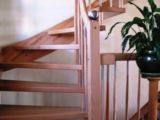 Wangen-Bolzentreppe Görlitz, lifestyle-treppen.de lifestyle-treppen.de Modern Corridor, Hallway and Staircase Wood Wood effect