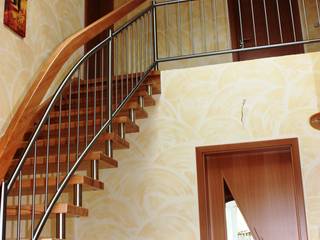 Wangen-Bolzentreppe Weimar, lifestyle-treppen.de lifestyle-treppen.de Modern corridor, hallway & stairs Wood Wood effect