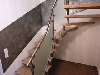 Bolzentreppe Kerpen, lifestyle-treppen.de lifestyle-treppen.de Modern corridor, hallway & stairs Wood Wood effect