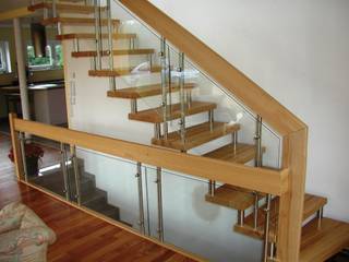 Bolzentreppe Celle, lifestyle-treppen.de lifestyle-treppen.de Modern corridor, hallway & stairs Wood Wood effect