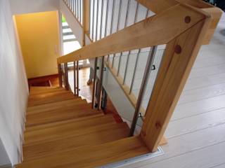 Bolzentreppe Celle, lifestyle-treppen.de lifestyle-treppen.de Modern corridor, hallway & stairs Wood Wood effect