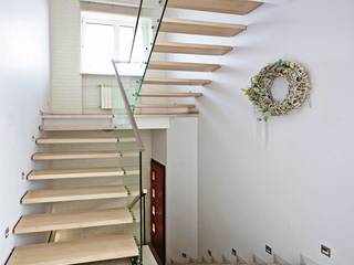 Bolzentreppe Hannover, lifestyle-treppen.de lifestyle-treppen.de Modern corridor, hallway & stairs Wood Wood effect