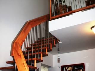 Bolzentreppe Offenburg, lifestyle-treppen.de lifestyle-treppen.de Modern Koridor, Hol & Merdivenler Ahşap Ahşap rengi