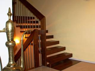 Bolzentreppe Flensburg, lifestyle-treppen.de lifestyle-treppen.de Modern corridor, hallway & stairs Wood Wood effect