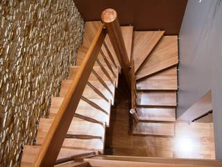 Bolzentreppe Velbert, lifestyle-treppen.de lifestyle-treppen.de Modern corridor, hallway & stairs Wood Wood effect