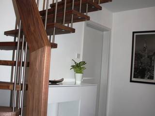 Bolzentreppe Heidelberg, lifestyle-treppen.de lifestyle-treppen.de Modern corridor, hallway & stairs Wood Wood effect