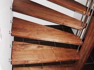 Bolzentreppe Heidelberg, lifestyle-treppen.de lifestyle-treppen.de Modern corridor, hallway & stairs Wood Wood effect