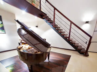 Mittelholmtreppe Bochum, lifestyle-treppen.de lifestyle-treppen.de Modern corridor, hallway & stairs Wood Wood effect