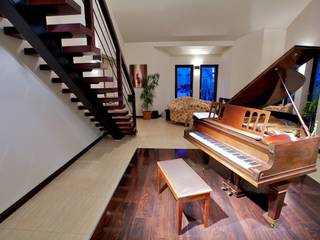 Mittelholmtreppe Bochum, lifestyle-treppen.de lifestyle-treppen.de Modern Corridor, Hallway and Staircase Wood Wood effect