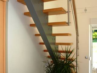 Mittelholmtreppe Dorsten, lifestyle-treppen.de lifestyle-treppen.de Modern corridor, hallway & stairs Wood Wood effect