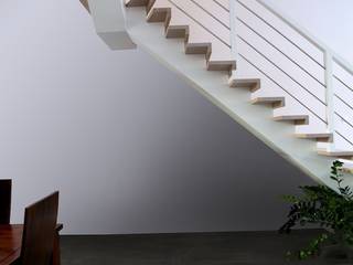 Mittelholmtreppe Erfurt, lifestyle-treppen.de lifestyle-treppen.de Pasillos, vestíbulos y escaleras de estilo moderno Madera Acabado en madera