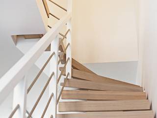 Mittelholmtreppe Erfurt, lifestyle-treppen.de lifestyle-treppen.de Modern Corridor, Hallway and Staircase Wood Wood effect