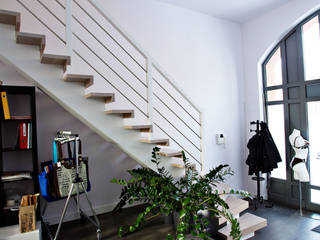 Mittelholmtreppe Erfurt, lifestyle-treppen.de lifestyle-treppen.de Pasillos, vestíbulos y escaleras modernos Madera Acabado en madera