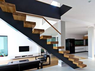 Mittelholmtreppe Minden, lifestyle-treppen.de lifestyle-treppen.de Коридор, прихожая и лестница в модерн стиле Дерево Эффект древесины