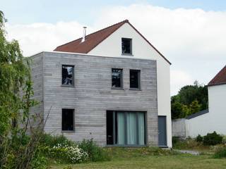 Transformation d'une habitation à Court-Saint-Etienne, Bureau d'Architectes Desmedt Purnelle Bureau d'Architectes Desmedt Purnelle 모던스타일 주택 우드