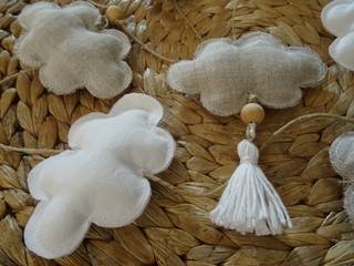 Guirlande de petits nuages, ATELIER POMPON ATELIER POMPON Nursery/kid’s room Flax/Linen Pink