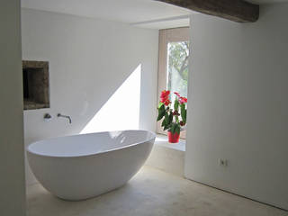 Rehabilitación de vivienda rural tradicional en Negreira - Brión, Ezcurra e Ouzande arquitectura Ezcurra e Ouzande arquitectura 浴室