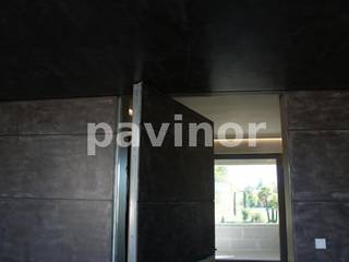 Columnas de chalet en microcemento, Pavinor Pavinor Nowoczesne domy Beton