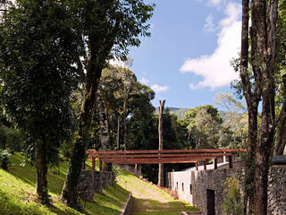 Casa Joaci de Oliveira, Enrico Benedetti Arquitetos Enrico Benedetti Arquitetos カントリーな 家