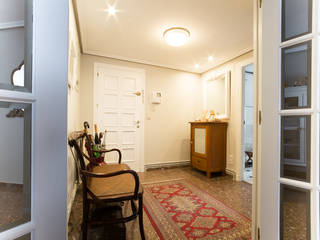 Fotografía inmobiliaria, Marca de Casa Marca de Casa Classic style corridor, hallway and stairs Wood Wood effect