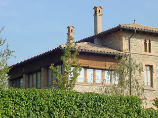 Reforma de una masía en dos viviendas en Sentfores, Vic (Barcelona), ALENTORN i ALENTORN ARQUITECTES, SLP ALENTORN i ALENTORN ARQUITECTES, SLP Casas de estilo rústico Piedra