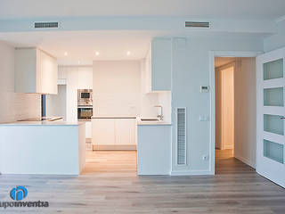 Reforma integral en calle Sant Jordi (Esplugues de Llobregat), Grupo Inventia Grupo Inventia Cucina moderna PVC