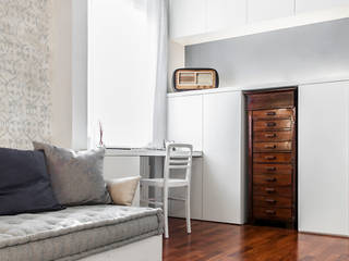 Small apartment in the historic center of Bologna-made to measure furniture, FALEGNAMERIA EMILIANA S.R.L. FALEGNAMERIA EMILIANA S.R.L. Casas modernas: Ideas, imágenes y decoración