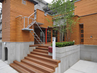 所沢の家, （株）独楽蔵 KOMAGURA （株）独楽蔵 KOMAGURA Modern corridor, hallway & stairs