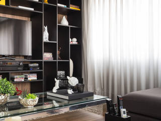 Apartamento Jovem Empresário, Stefani Arquitetura Stefani Arquitetura Living roomAccessories & decoration MDF Wood effect