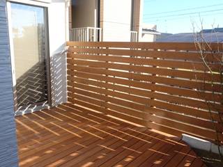 OT House, 株式会社グリーンプラス 株式会社グリーンプラス Balcone, Veranda & Terrazza in stile scandinavo Legno Effetto legno