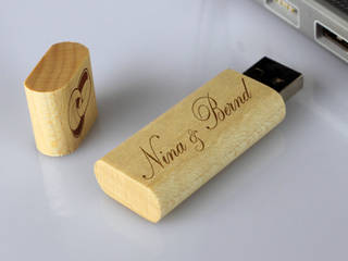 USB -Stick zur Hochzeit mit Gravur, Gravado (LPZ Handelsgesellschaft mbH) Gravado (LPZ Handelsgesellschaft mbH) Moderner Multimedia-Raum Holz Holznachbildung